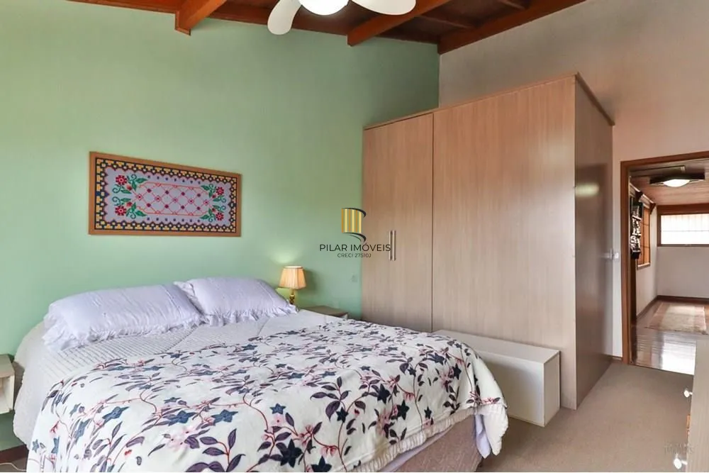 Casa térrea com 2 dormitórios, lavabo, espaço gourmet e 2 vagas.