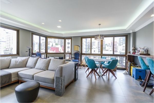 Apartamento reformado 3 dormitórios com vista aberta no Mont Serrat