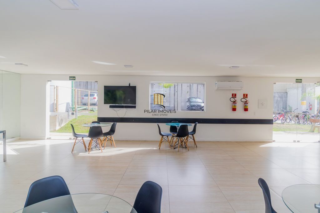 Apartamento com 2 dormitórios e vaga no Morro Santana