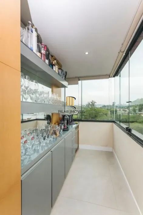 Cobertura com 3 dormitórios, suíte e 2 vagas.