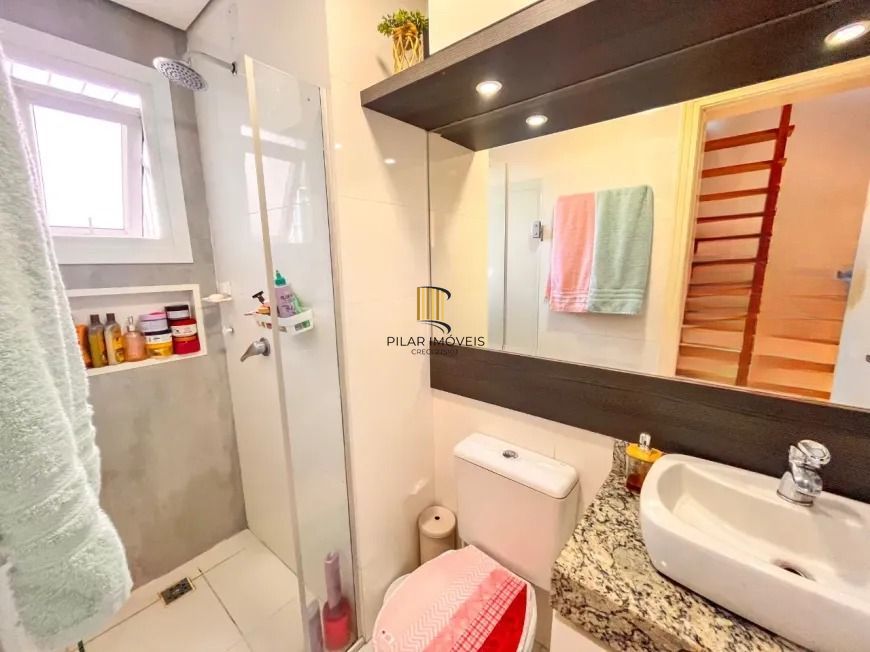 Casa Reformada em Condomínio com Suíte e Espaço Versátil Avenida Ecoville