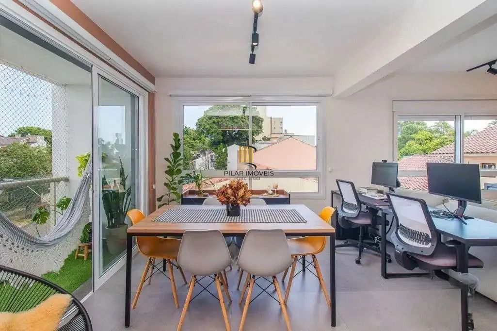 Apartamento mobiliado com sacada e vaga na Vila Ipiranga