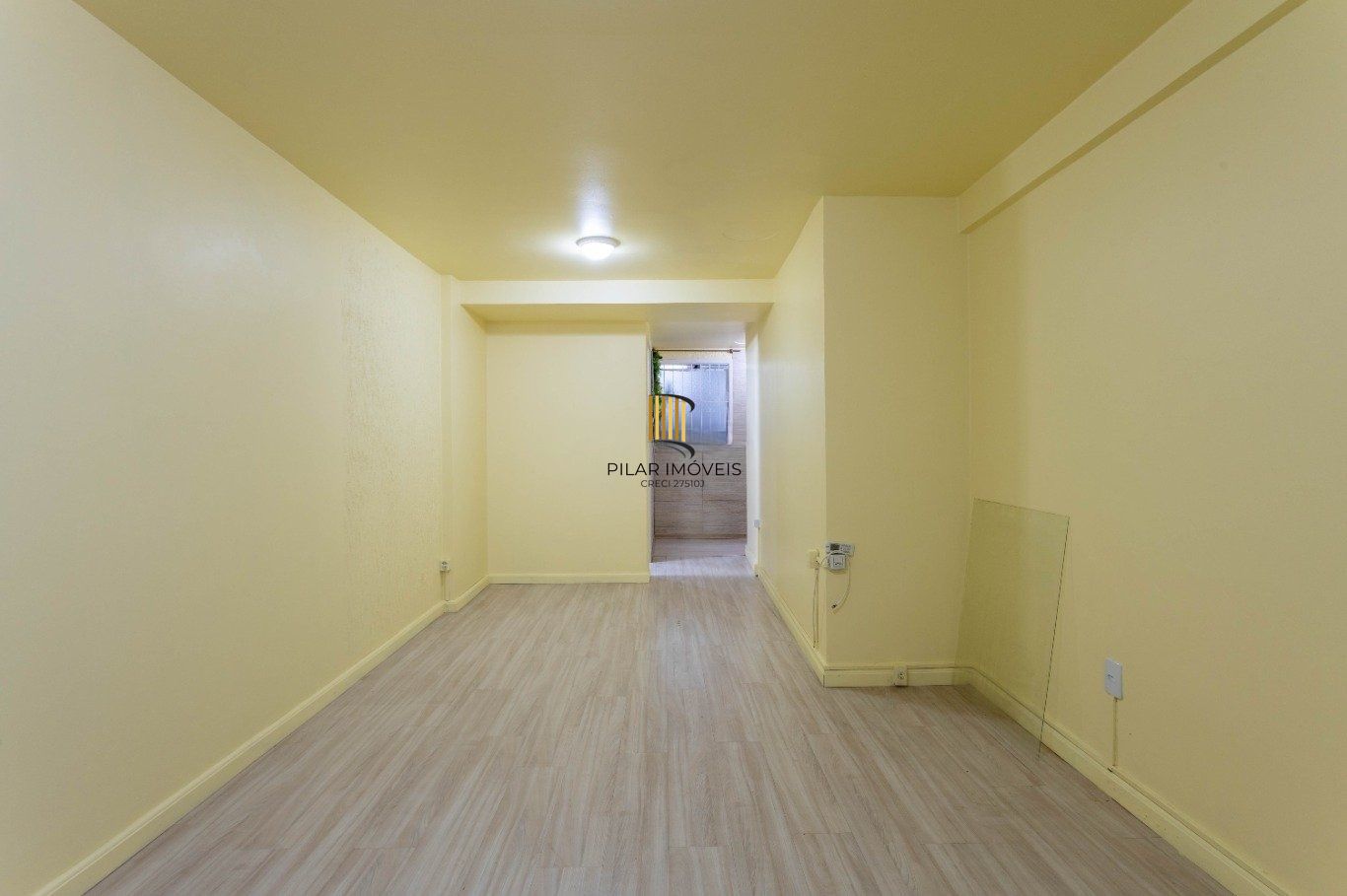 Apartamento com pátio e churrasqueira, amplo e iluminado