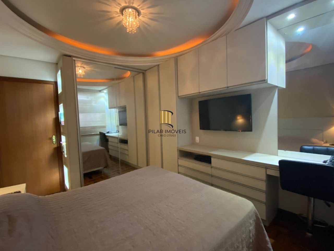 Apartamento a venda com 3 dormitórios, com sacada, de frente. Rua 24 de Outubro Auxiliadora.