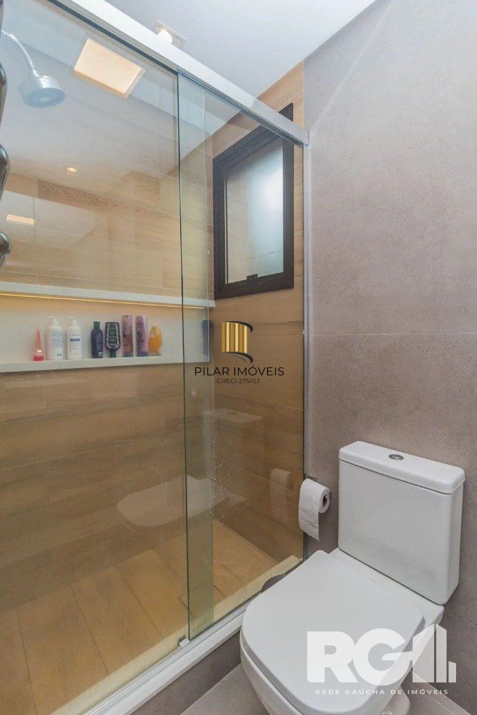 Apartamento com 94m², 3 quartos, 1 suíte, 2 vagas, no bairro Cristo Redentor em Porto Alegre..