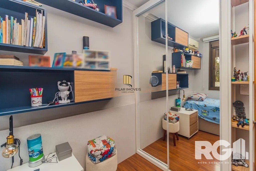 Apartamento com 94m², 3 quartos, 1 suíte, 2 vagas, no bairro Cristo Redentor em Porto Alegre..