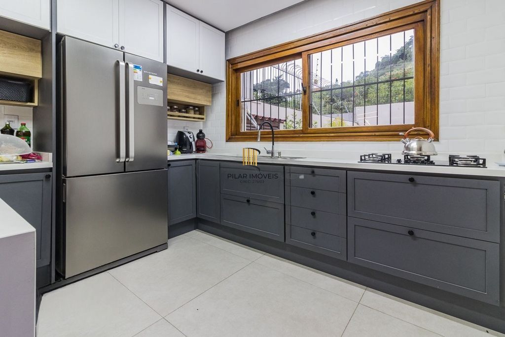 Casa 4 dormitórios no bairro Chácara das Pedras