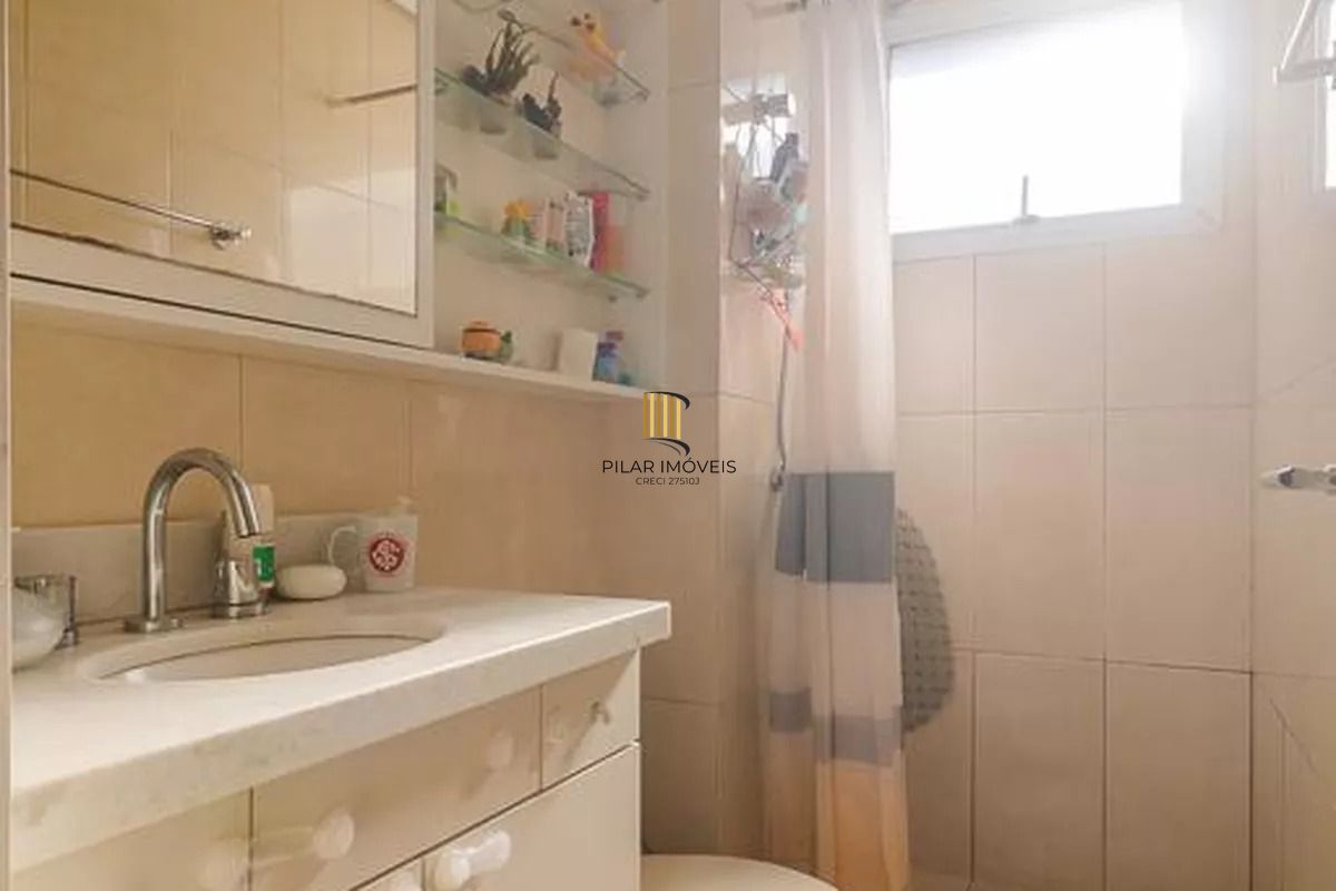 Apartamento com 2 dormitórios, suíte e churrasqueira.
