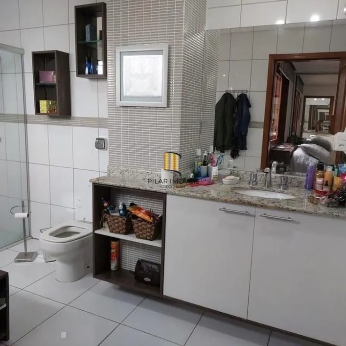 Sobrado com 3 dormitórios, terraço e espaço gourmet no São Sebastião – POA