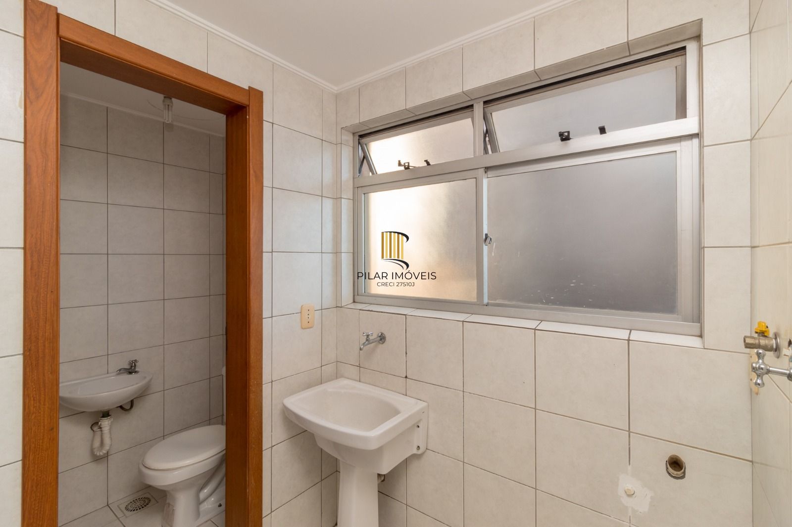 Apartamento 2 dormitórios com sacada e vaga no Jardim Lindoia
