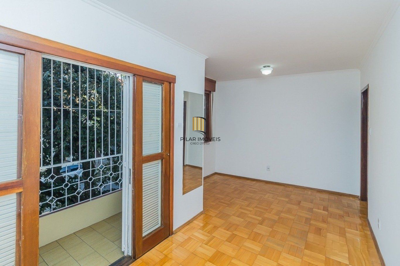 Casa térrea com 3 dormitórios, suíte e 2 vagas,