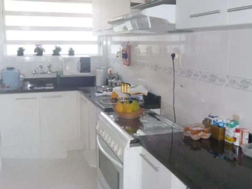 Casa térrea com 3 dormitórios, suíte e 3 vagas.