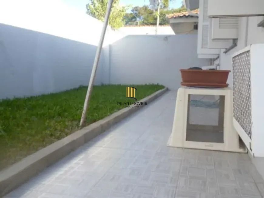 Casa térrea com 3 dormitórios, suíte e 3 vagas.