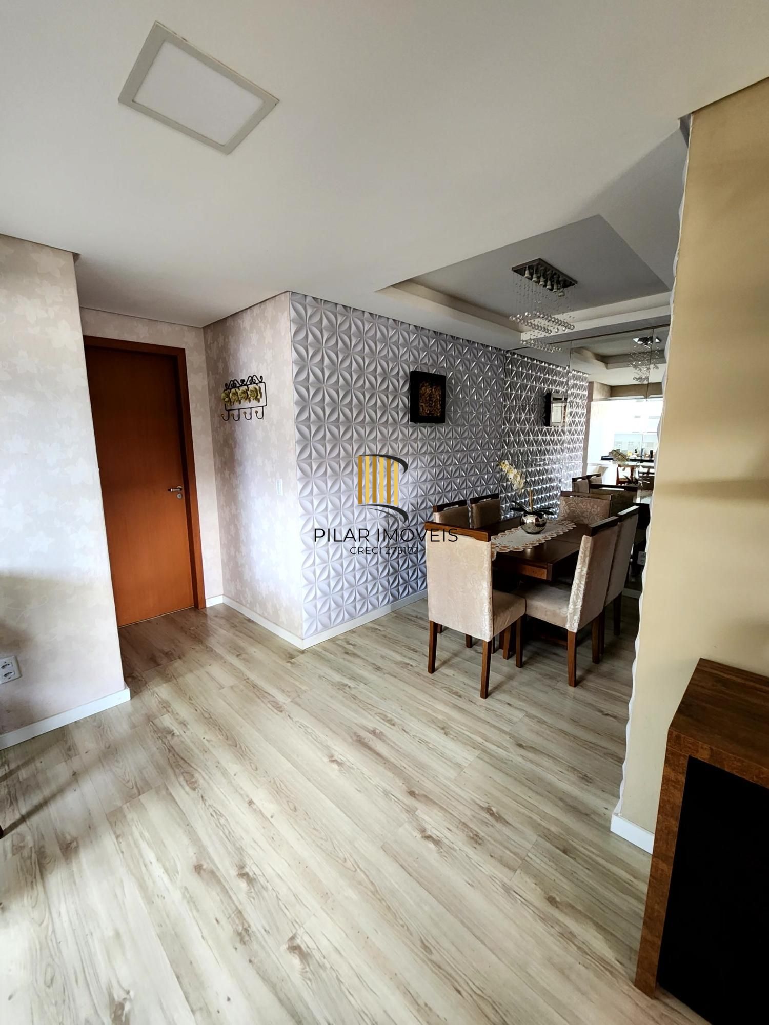 Casa com 2 dormitórios, suíte, piscina e espaço gourmet no Jardim Algarve