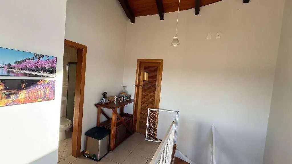 Cobertura com 4 dormitórios, 2 suítes, lavabo e 3 vagas de garagem.