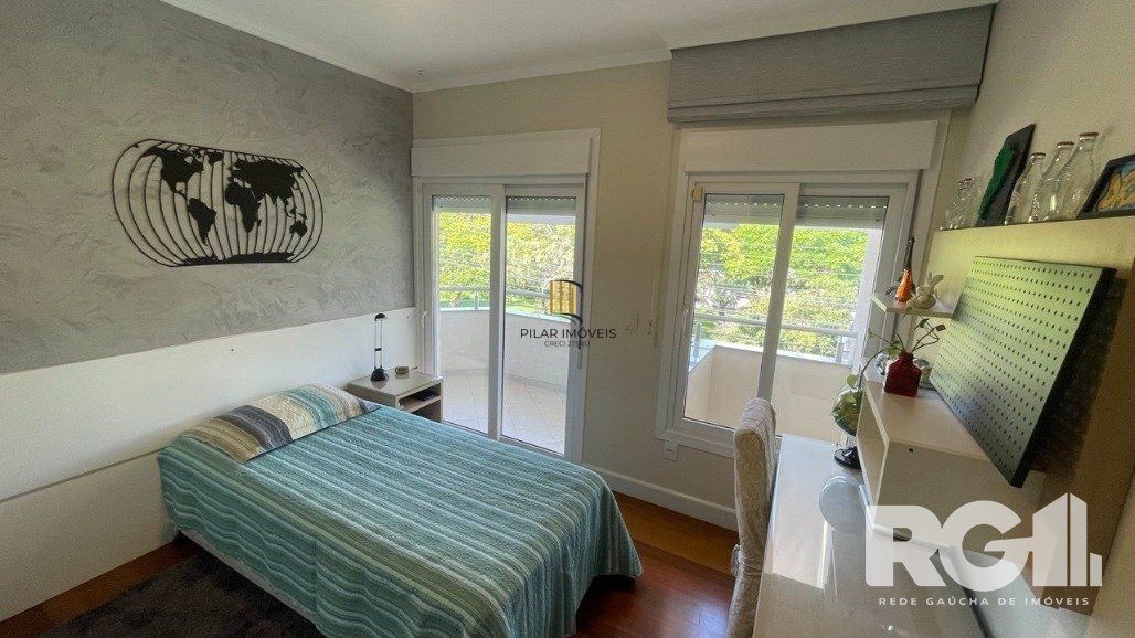 Casa 4 dormitórios no bairro Vila Ipiranga
