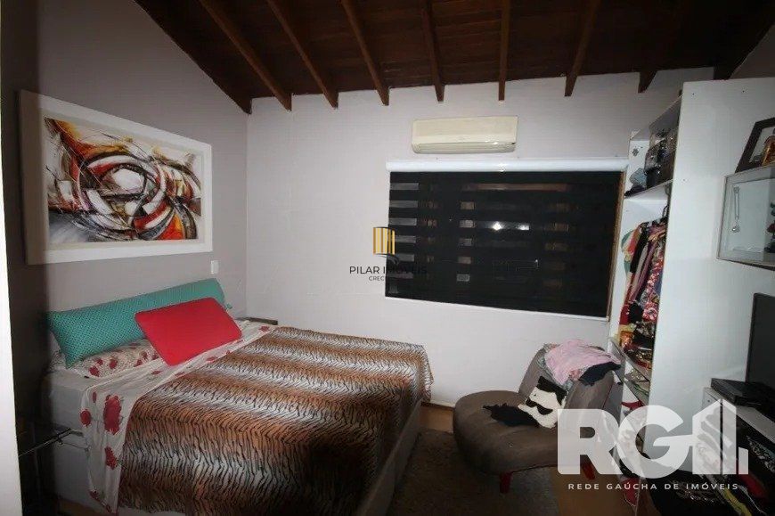 Casa residencial com 3 dormitórios 90m² privativos, e 2 vagas à venda no bairro Parque Santa Fé em Porto Alegre