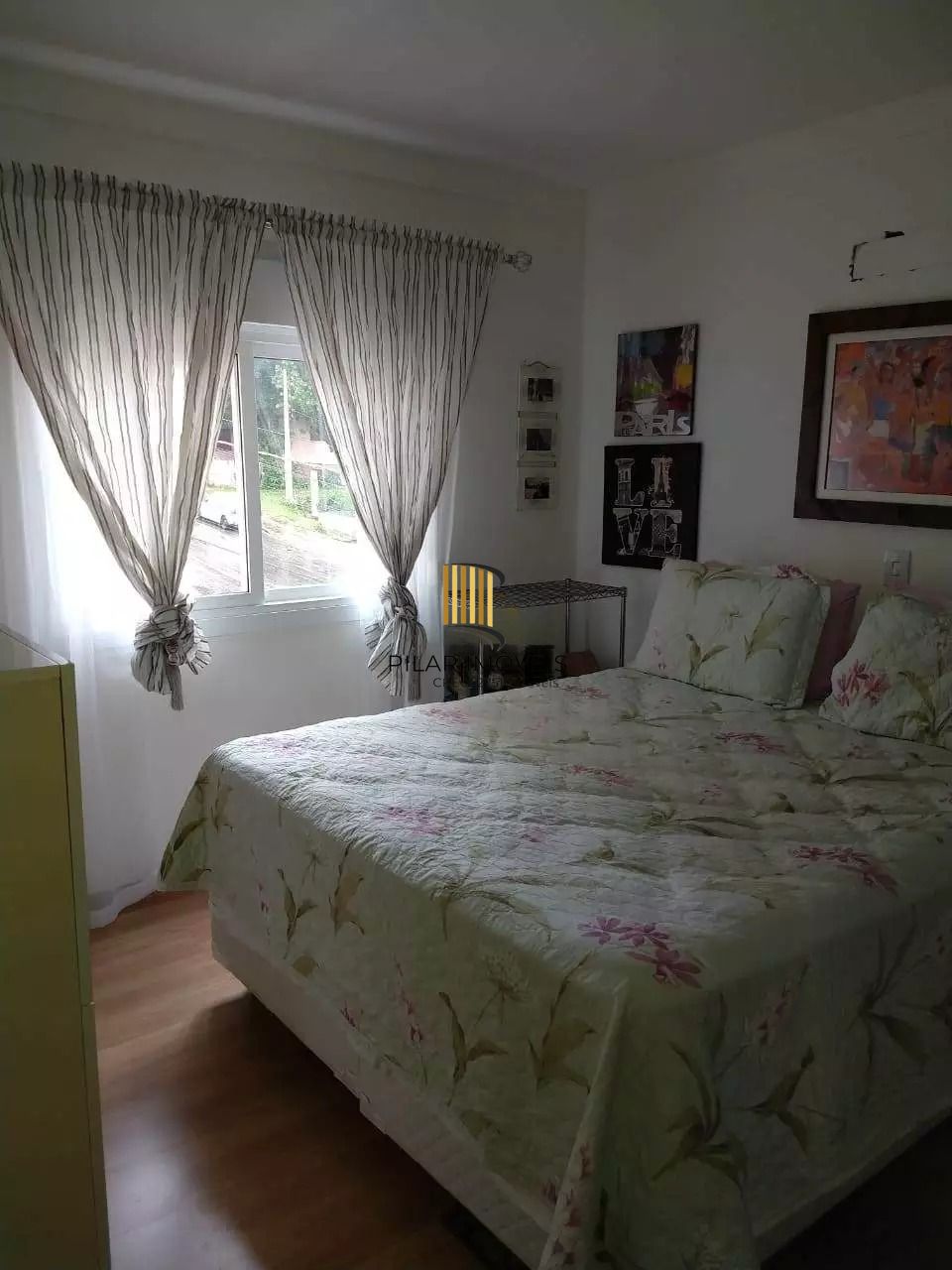 Apartamento com 3 dormitórios, suíte e churrasqueira.