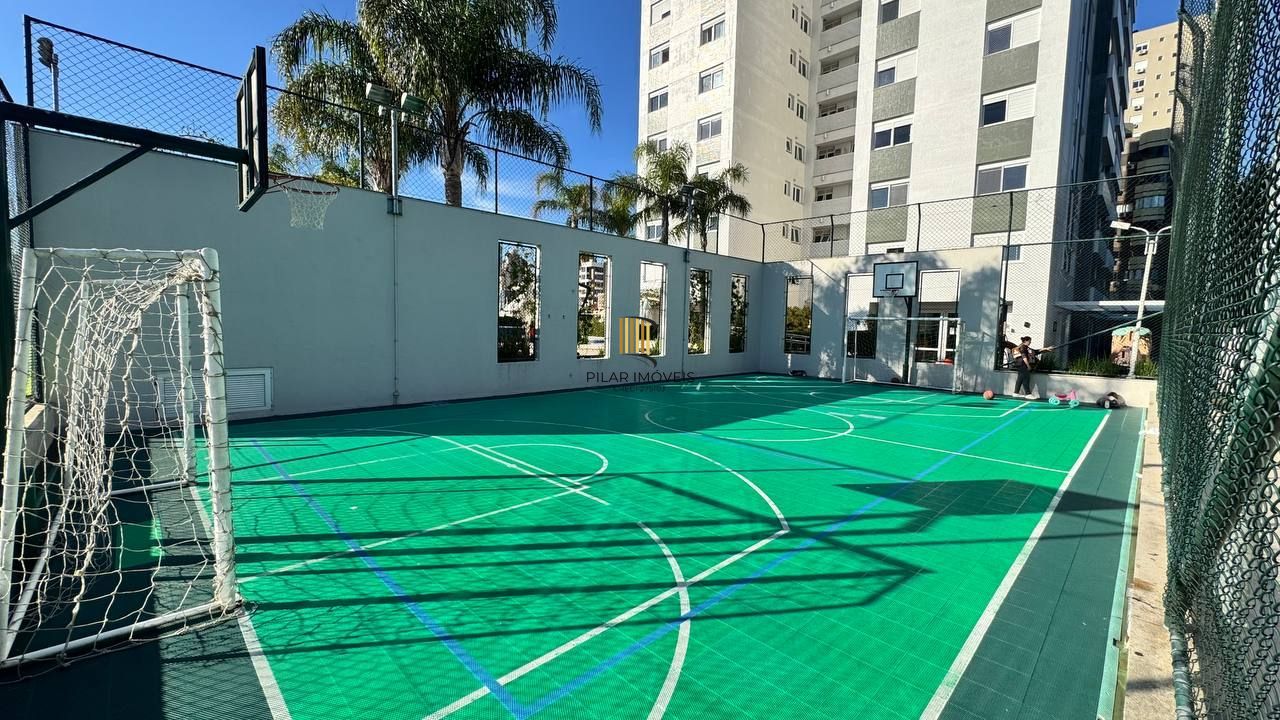 Amplo apartamento com 3 suítes, lavabo, lareira e 2 vagas individuais.