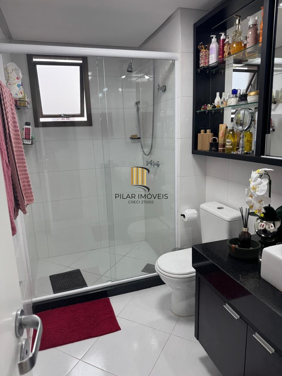 Semi-mobiliado, 3 dormitórios, 2 vagas lado a lado - Jardim Planalto