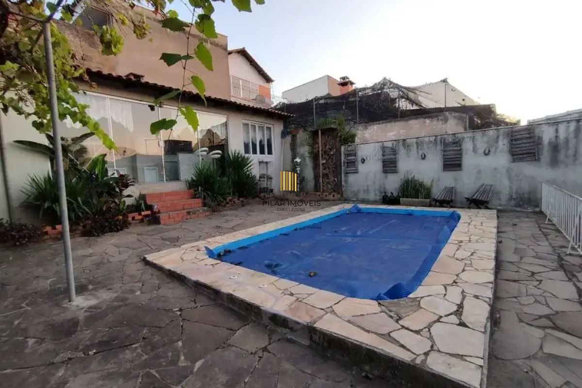 Sobrado com suíte, piscina e espaço gourmet no Jardim Sabará