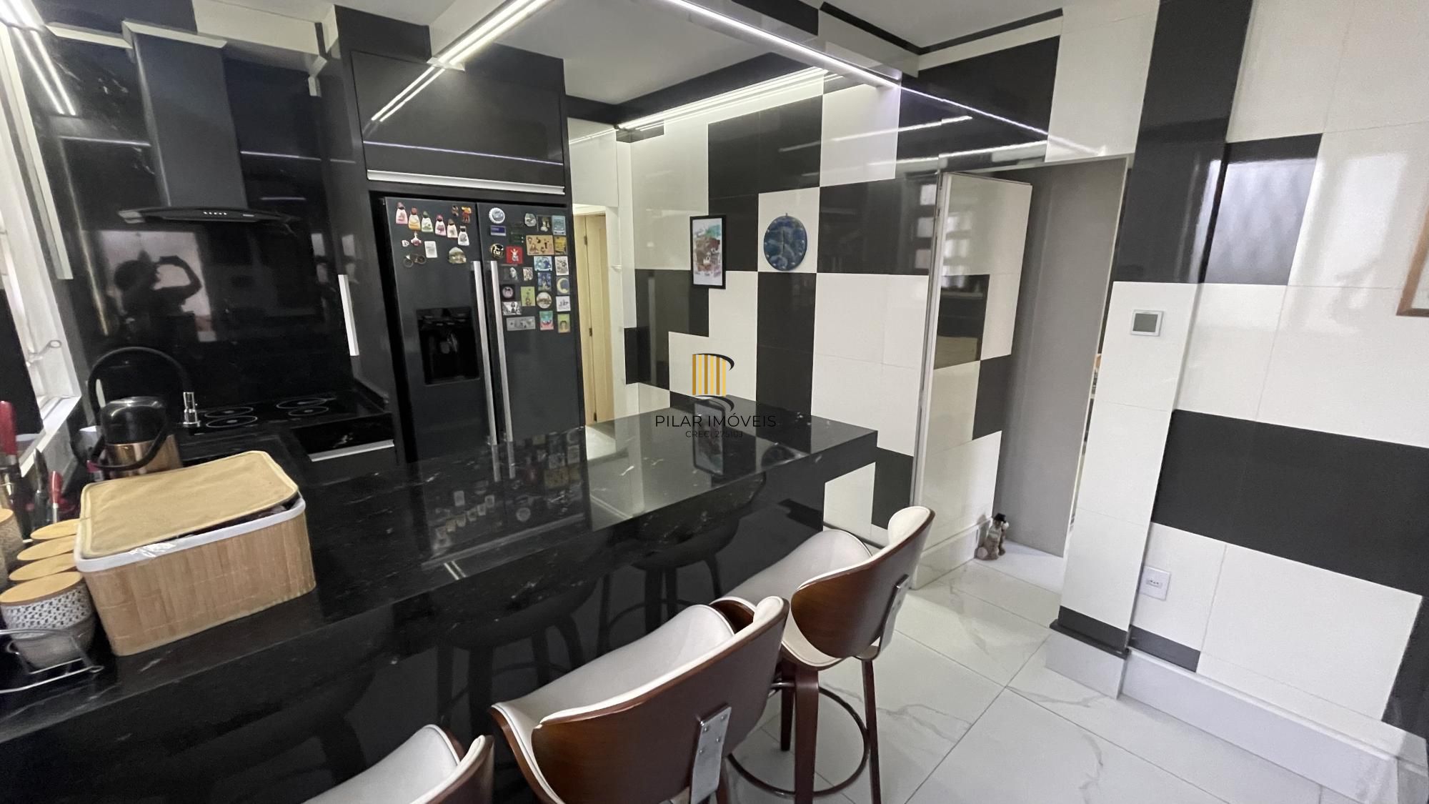 Casa térrea com 2 suítes com amplo pátio,