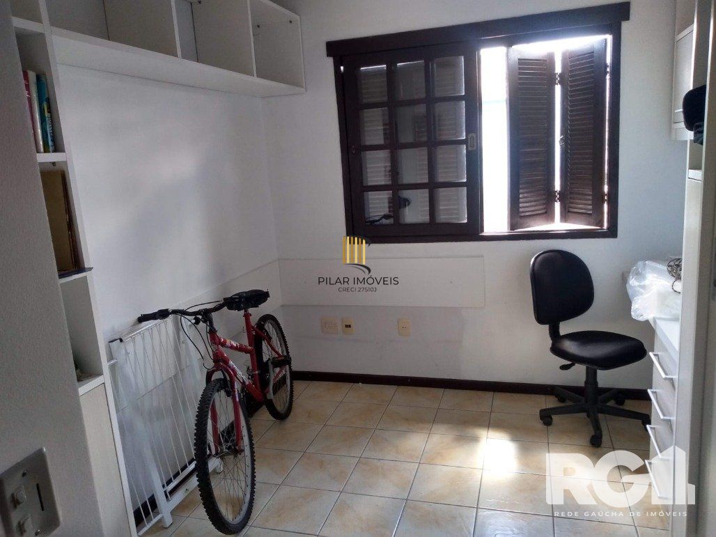 Excelente casa  3 dorm, 122m² privativos, amplo pátio com piscina nos fundos,  Rua Doutor João César Krieger