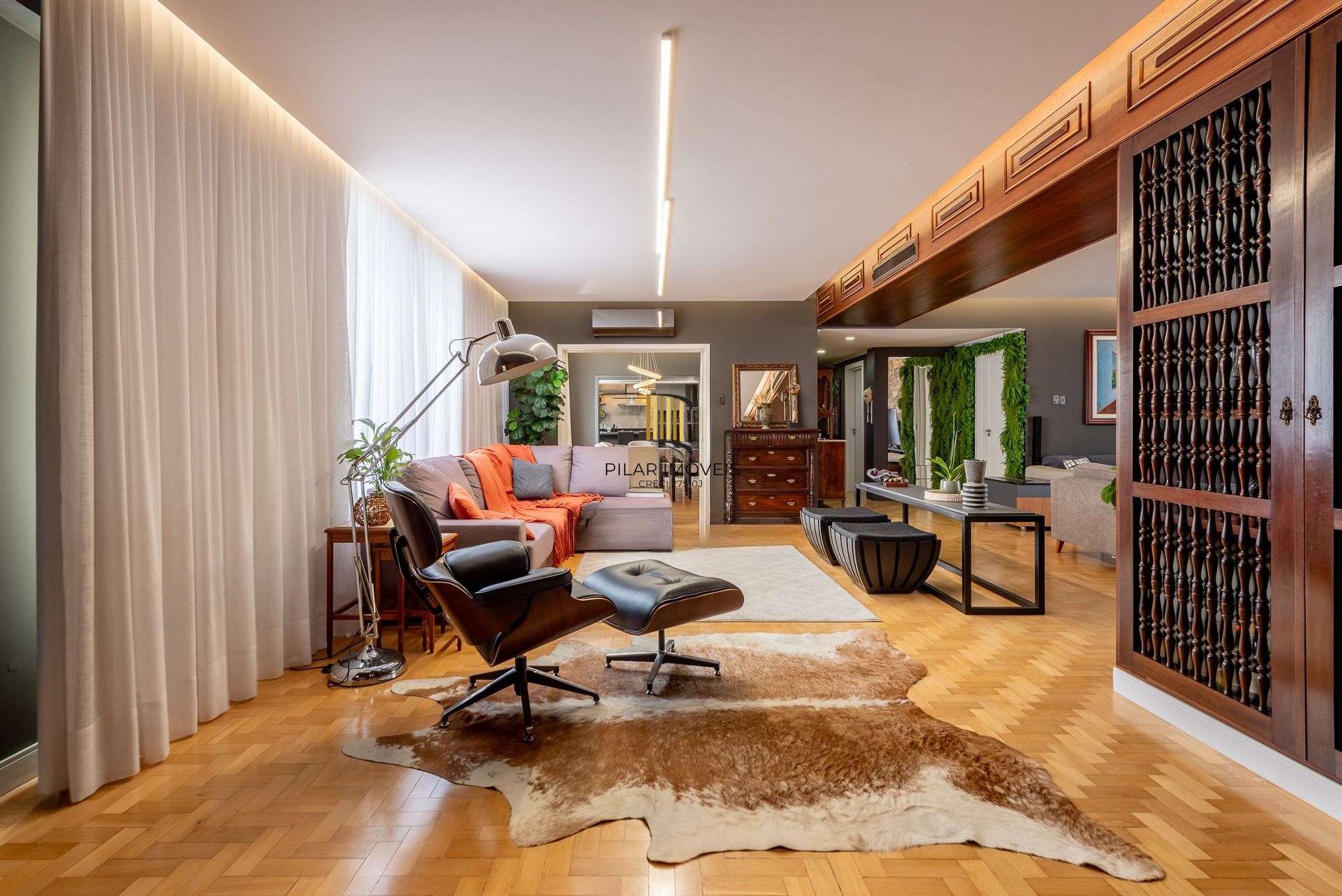 Apartamento com 295m² e 3 dormitórios, 1 suíte, 2 vagas individuais, no bairro Independência