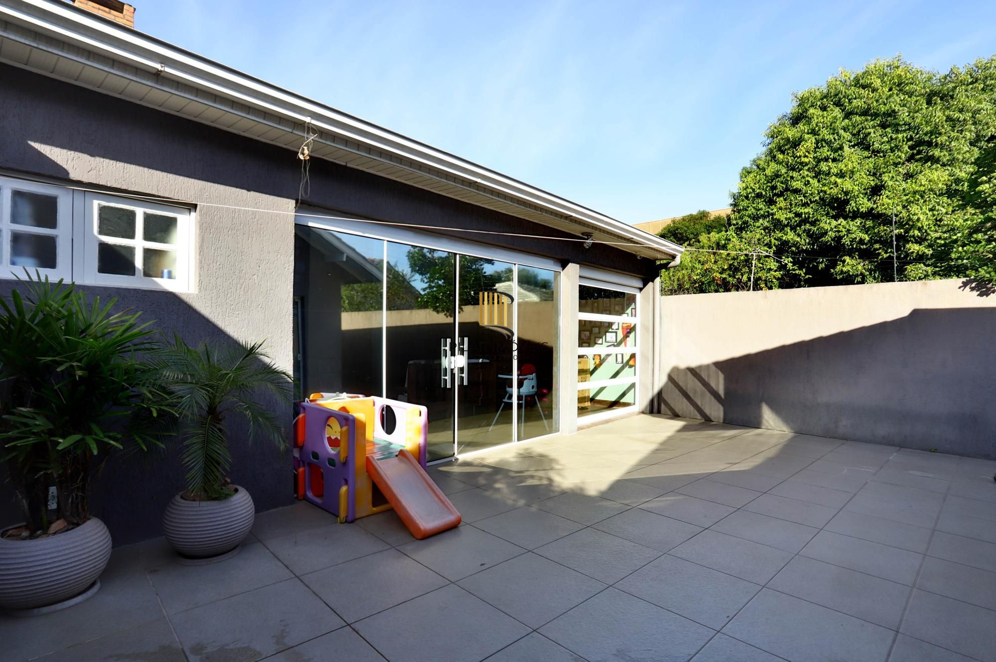 Casa mobiliada com suíte, patio e espaço gourmet completo