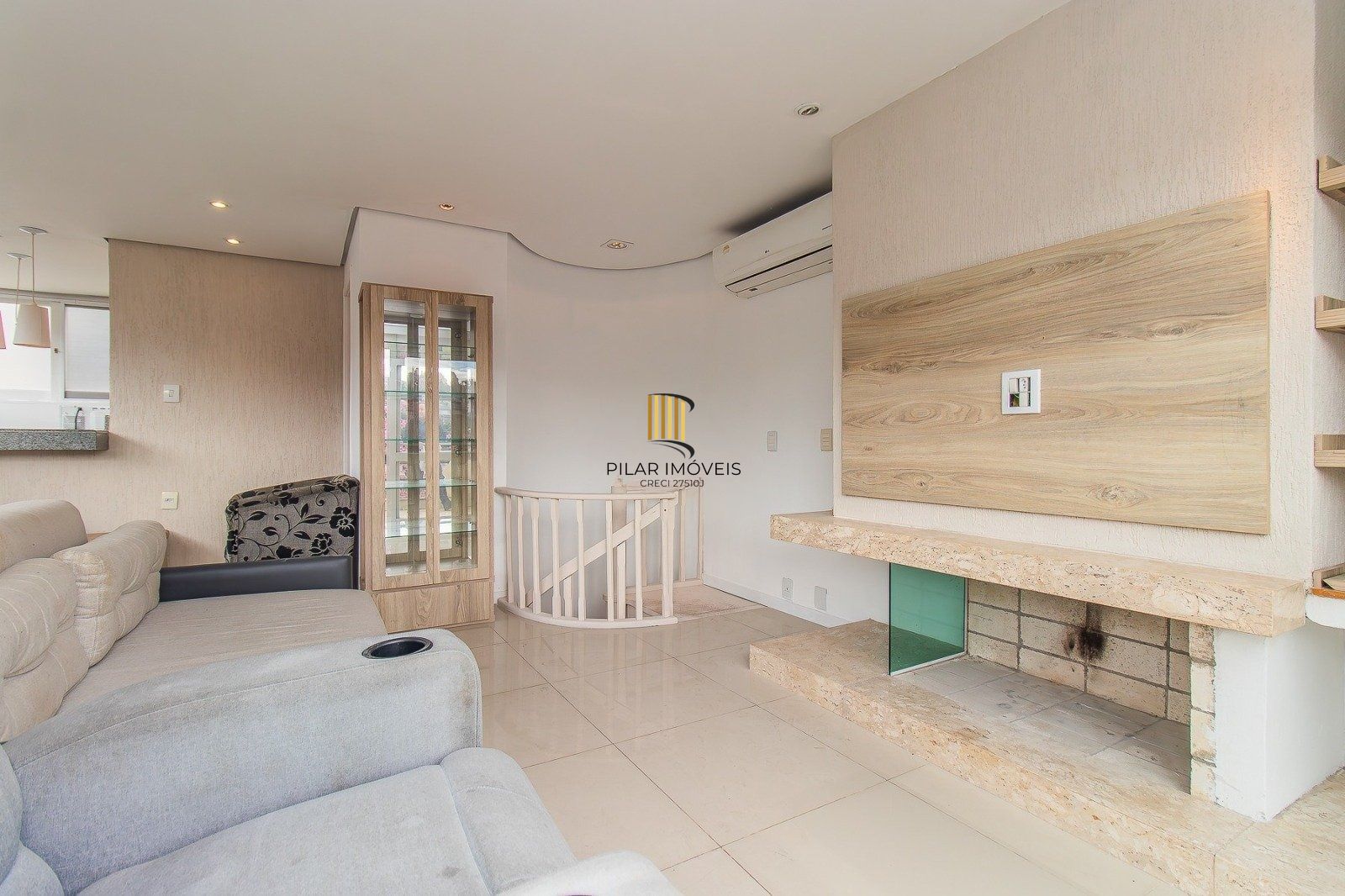 Cobertura com 2 Quartos no  Bairro Chácara das Pedras em Porto Alegre