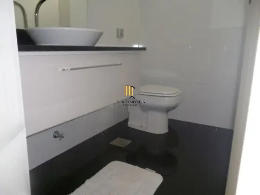 Casa térrea com 3 dormitórios, suíte e 3 vagas.