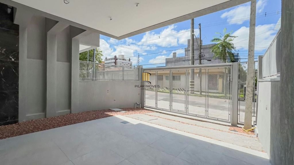 Casa térrea com 3 suítes, lavabo e 2 vagas.