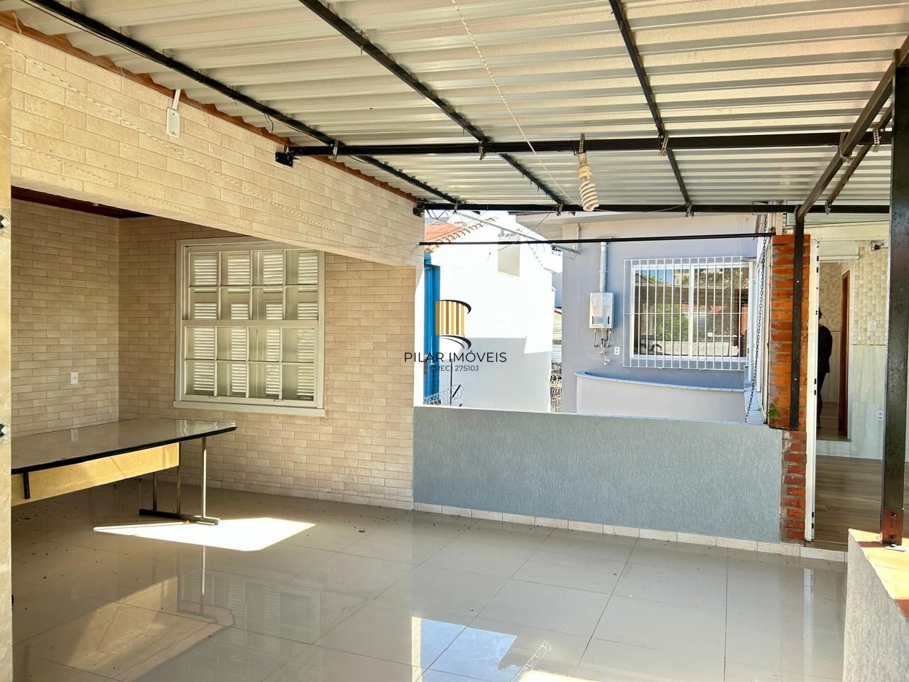 Casa 8 dormitórios, 5 banheiros e 6 vagas no Bairro São João Porto Alegre