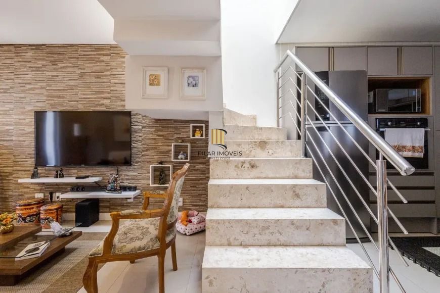 Sobrado com 3 suítes e 2 vagas no Jardim Itu Sabará