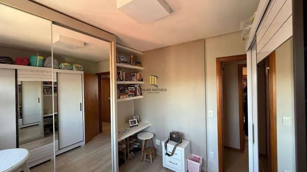 Cobertura com 4 dormitórios, 2 suítes, lavabo e 3 vagas de garagem.