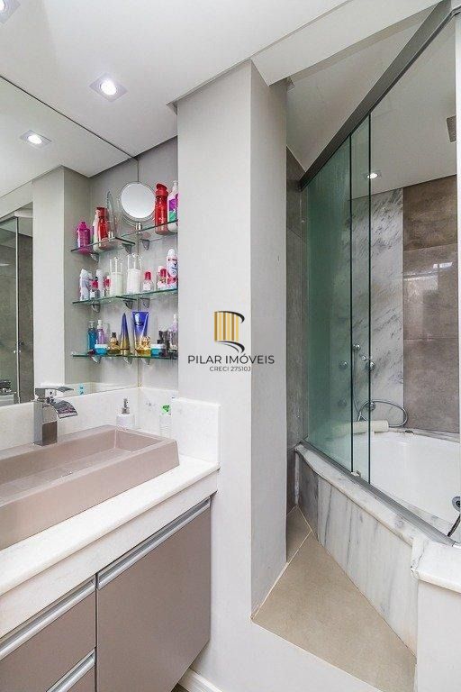 Casa em condomínio com 4 quartos, 2 suítes e 2 vagas à - Jardim Sabara