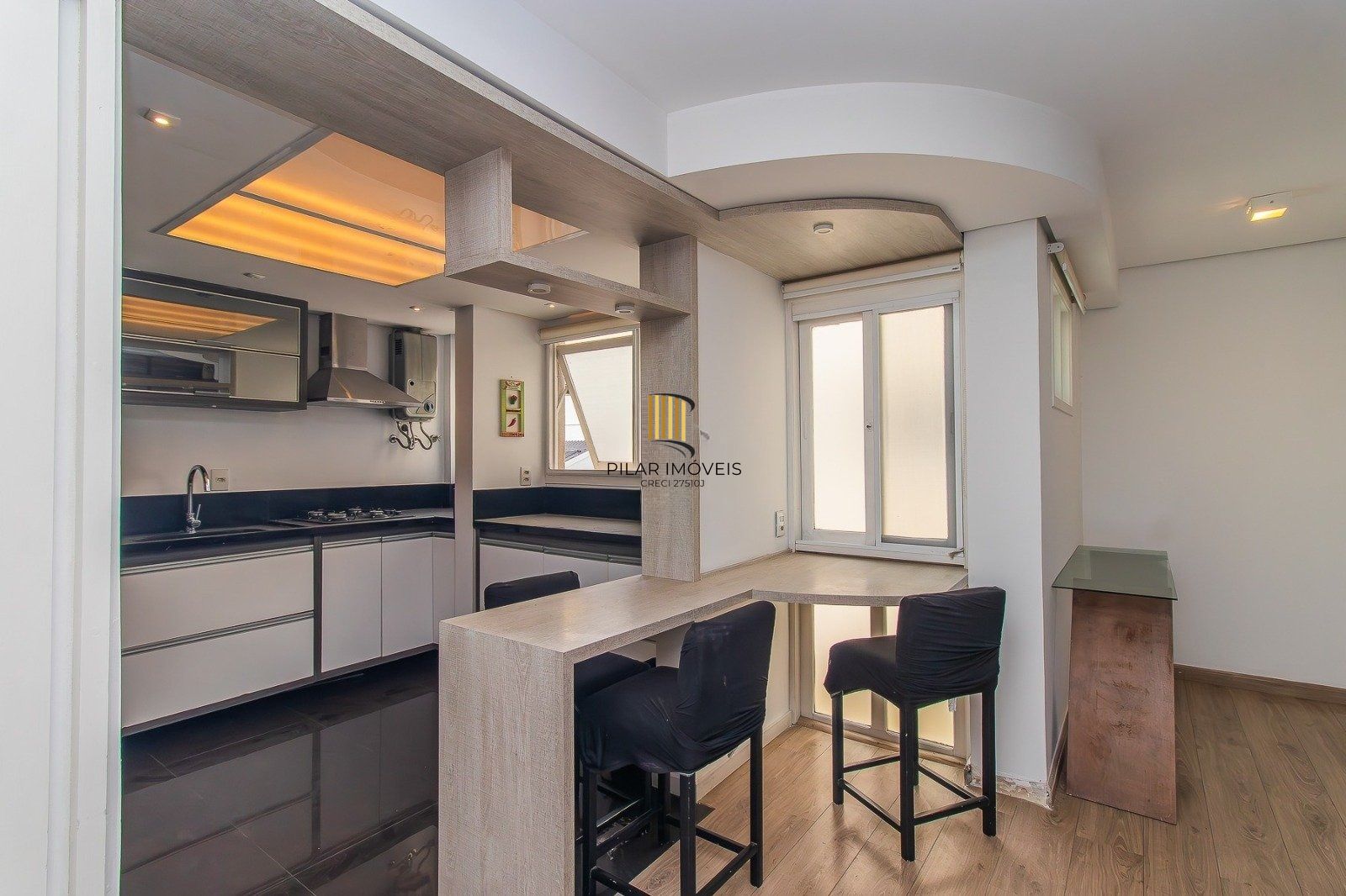 Cobertura com 2 Quartos no  Bairro Chácara das Pedras em Porto Alegre