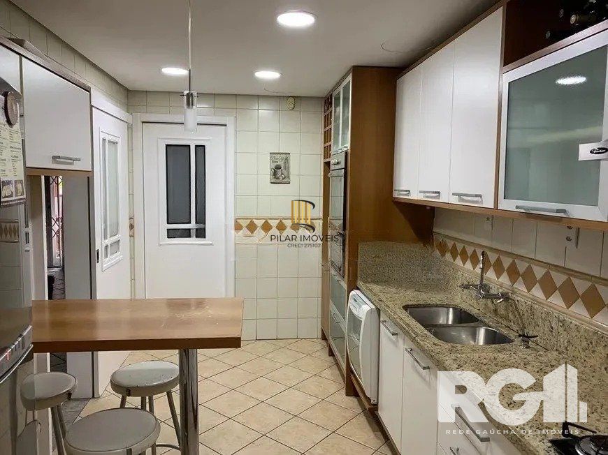 Casa 4 dormitórios no bairro Jardim Planalto