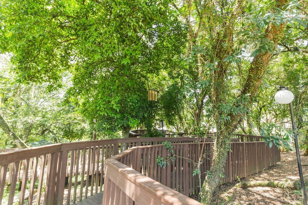 Casa em condomínio com 3 dormitórios, suíte e pátio amplo – 147m²