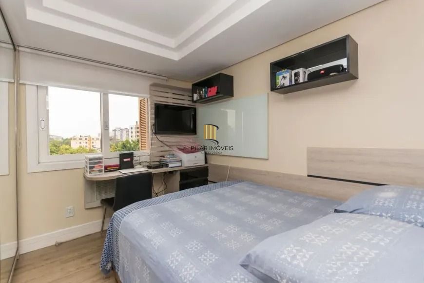 Cobertura com 3 dormitórios, suíte e 2 vagas.