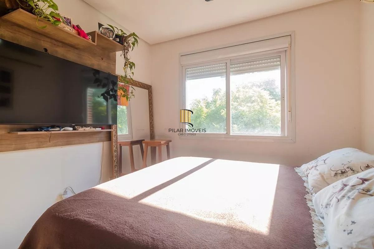 Apartamento com 2 dormitórios, suíte e churrasqueira.