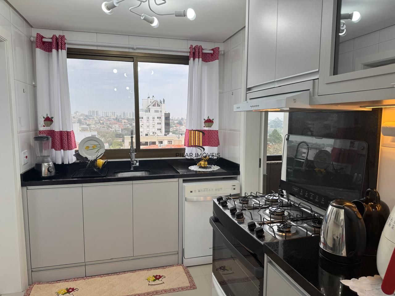 Semi-mobiliado, 3 dormitórios, 2 vagas lado a lado - Jardim Planalto