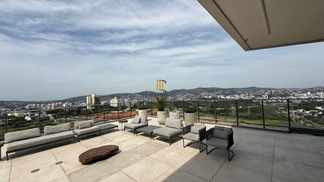Apartamento mobiliado de 2 dormitórios com suíte e 2 vagas no Petrópolis