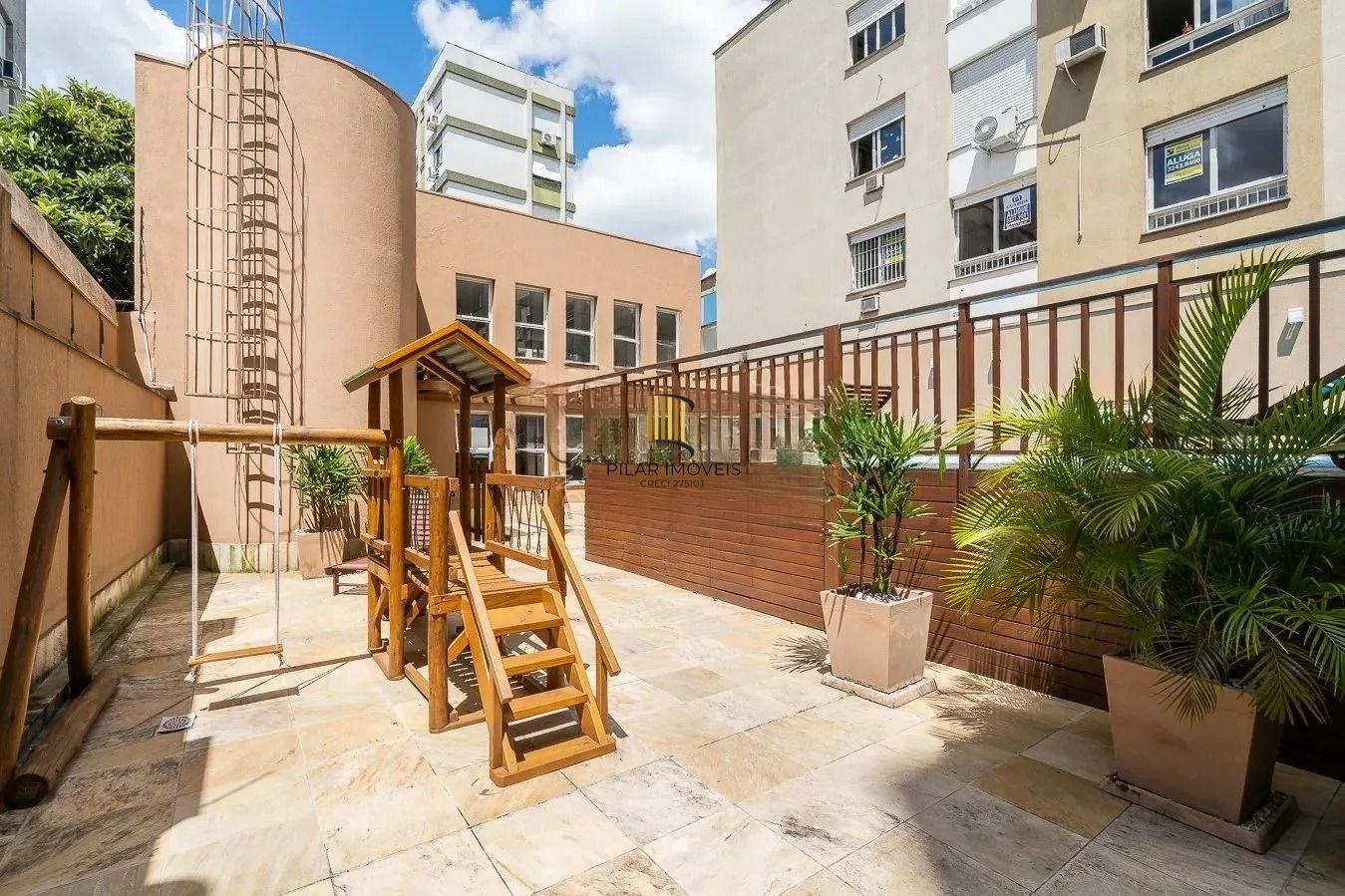 Apartamento Garden com 178,5m², PORTEIRA FECHADA, 3 quartos, 1 suíte, vaga dupla, no bairro Santana em Porto Alegre