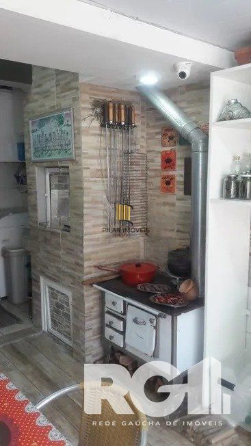 Casa residencial com 3 dormitórios 90m² privativos, e 2 vagas à venda no bairro Parque Santa Fé em Porto Alegre
