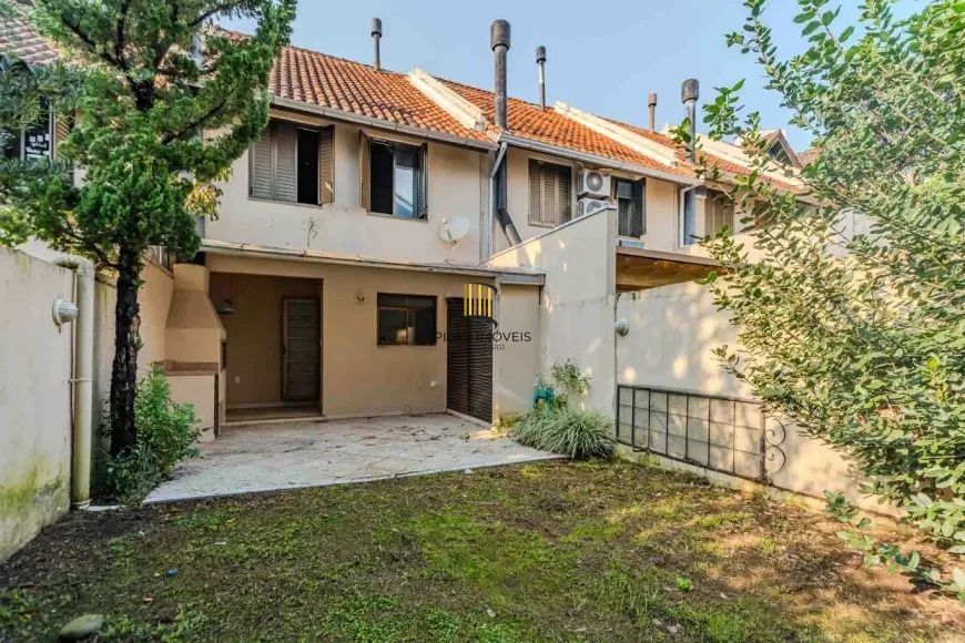 Casa em condomínio com 3 dormitórios, suíte, sótão e lazer completo – 106m²