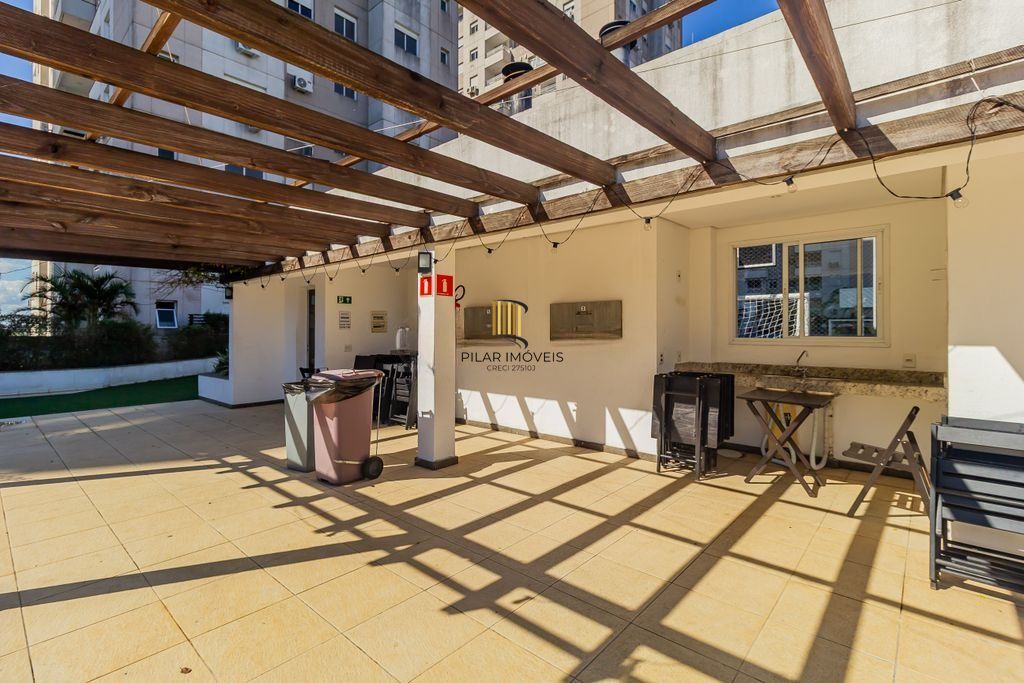 Apartamento de 3 dormitórios com living estendido, semi mobiliado, suíte e churrasqueira.