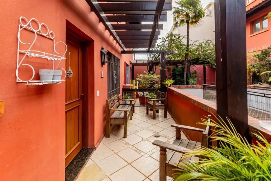 Belíssima casa em Condomínio com 3 dorm - próximo ao Iguatemi