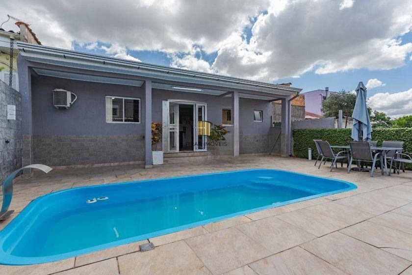 Casa térrea com 3 dormitórios, espaço gourmet e 3 vagas.