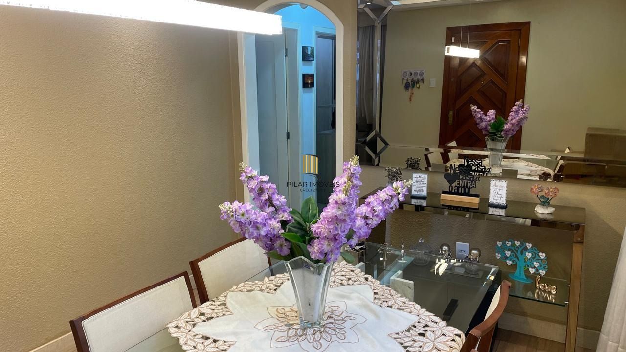 Casa térrea com 2 suítes com amplo pátio,